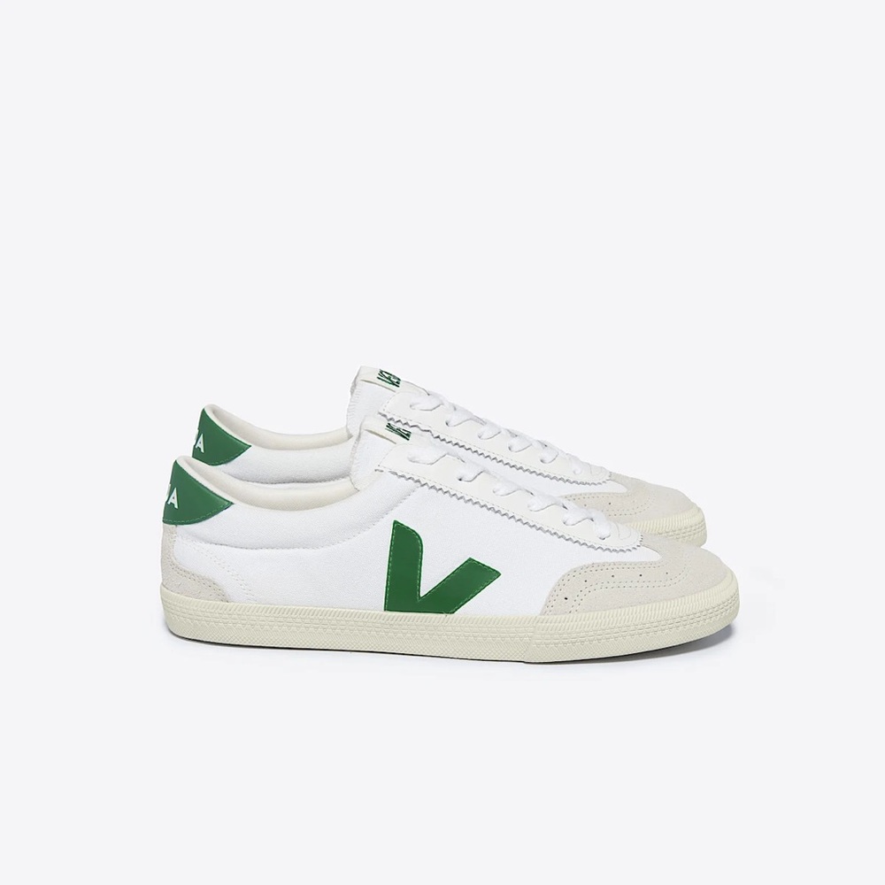 NWT Veja Volley Canvas White/Emeraude size 38 (US W7) New with Tags.